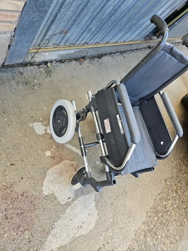 Silla de ruedas plegable