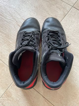 Zapatillas Nike Jordan Negras y Rojas