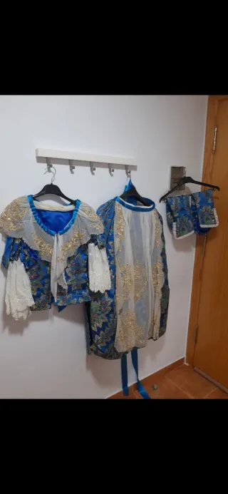 Precioso traje fallera azul y dorado