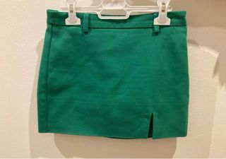 Falda mini verde con abertura