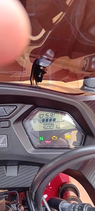 Moto Honda CBR 650F Roja