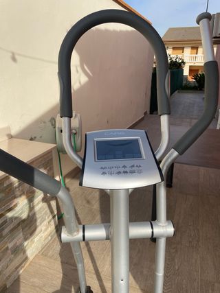 Elíptica gris y plateada