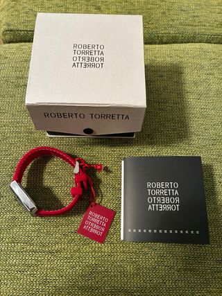 Reloj Roberto Torretta Diseño Cuadrado Correa Roja