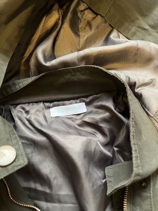 Chaqueta verde militar con capucha