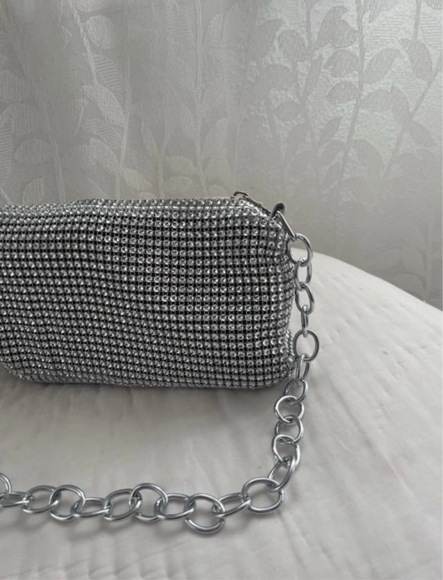 Bolso de fiesta plateado con cadena