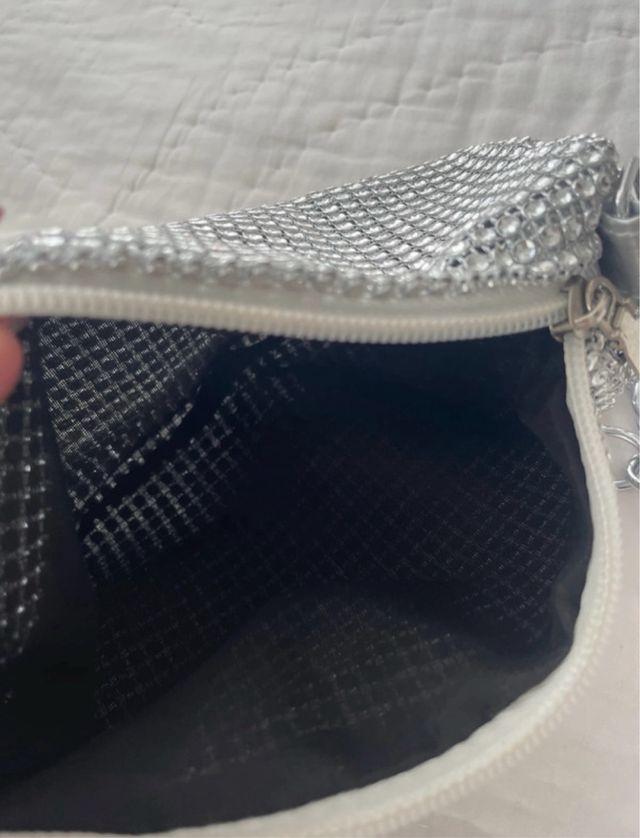 Bolso de fiesta plateado con cadena