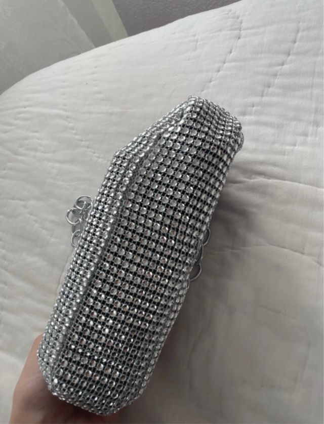 Bolso de fiesta plateado con cadena