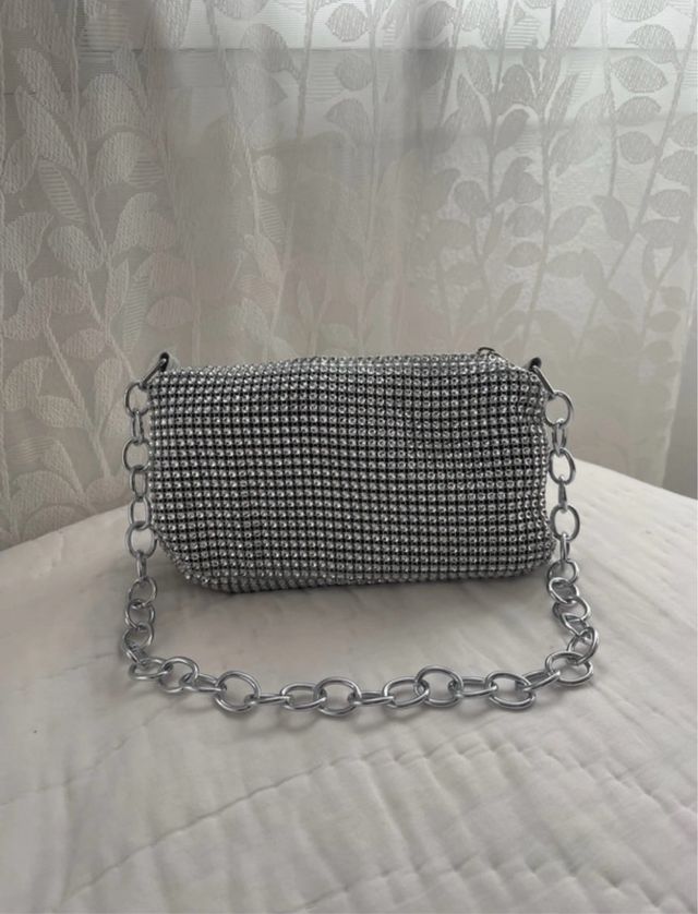 Bolso de fiesta plateado con cadena