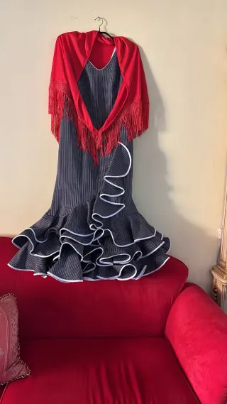 Traje de Gitana Negro y Rojo