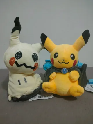 Peluche Pokemon Mimikyu e Pikachu