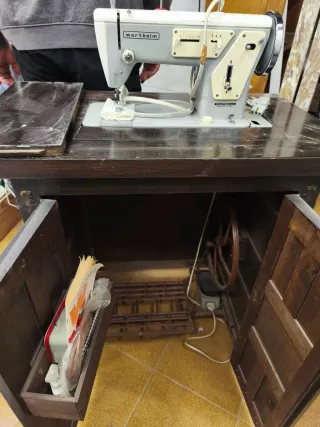 Máquina de coser Wertheim antigua