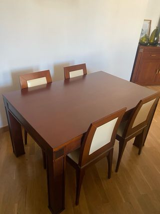 Tavolo da pranzo e 4 sedie in legno massello