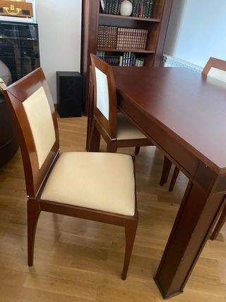 Tavolo da pranzo e 4 sedie in legno massello