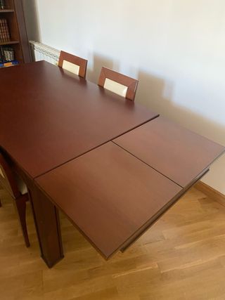 Tavolo da pranzo e 4 sedie in legno massello