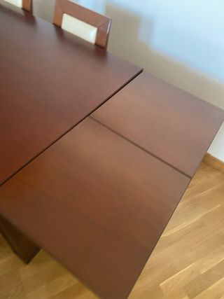 Tavolo da pranzo e 4 sedie in legno massello