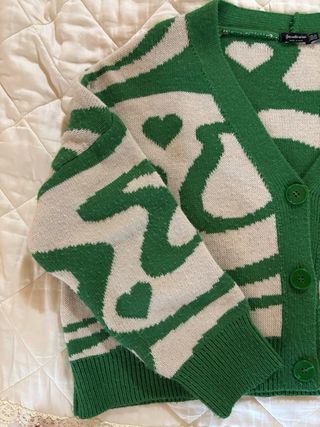 Cardigan vintage verde e beige con cuori