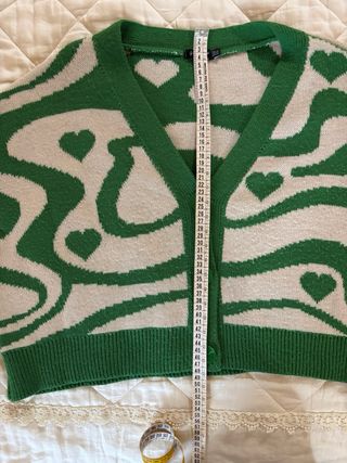Cardigan vintage verde e beige con cuori
