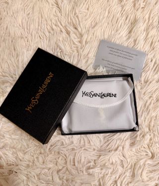 Tarjetero Yves Saint Laurent Negro y Dorado