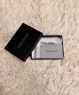 Tarjetero Yves Saint Laurent Negro y Dorado