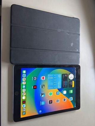 iPad Pro 9.7 (Sin Botón Home) + funda