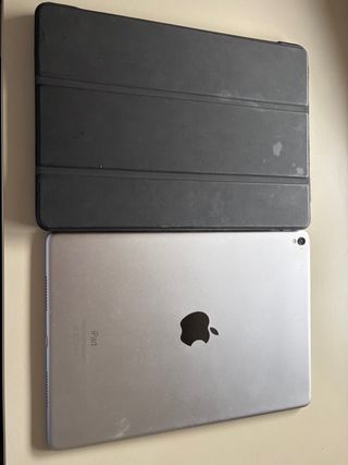 iPad Pro 9.7 (Sin Botón Home) + funda
