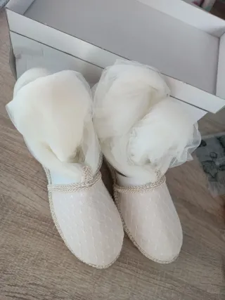 Alpargatas beige atadas talla 35