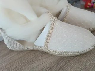 Alpargatas beige atadas talla 35