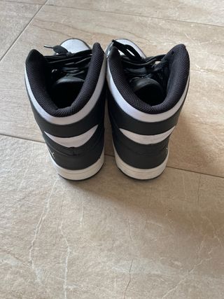 Zapatillas Puma impolutas.