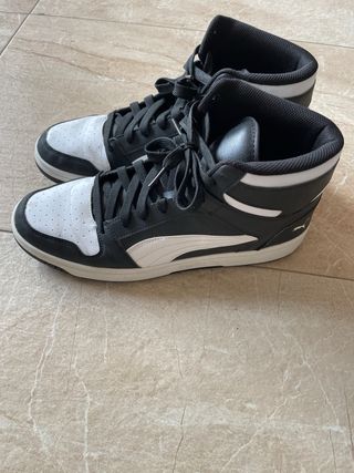 Zapatillas Puma impolutas.
