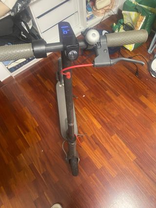 Patinete eléctrico gris