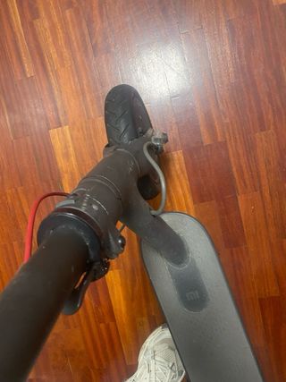 Patinete eléctrico gris