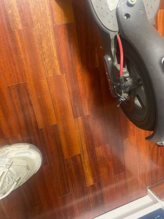 Patinete eléctrico gris