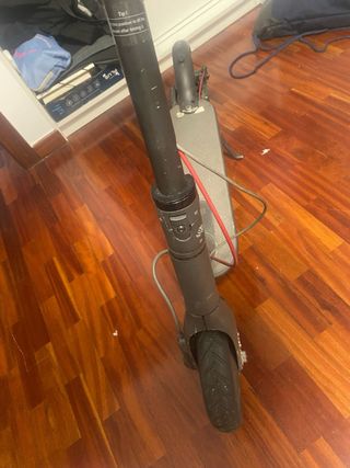 Patinete eléctrico gris