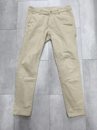 Pantalón corte chino Zara