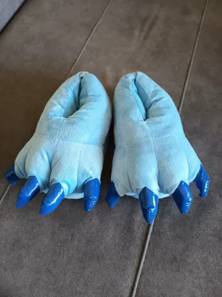 Zapatillas de monstruo azules