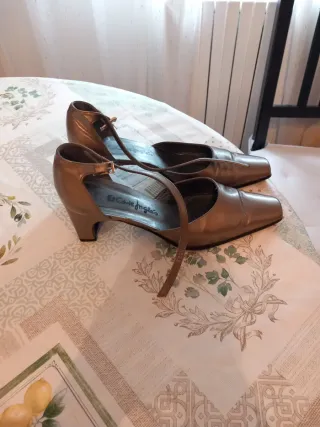 Zapatos de tacón marrones