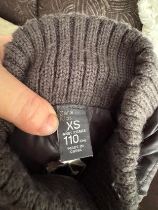 Chaleco acolchado niña negro y rosa