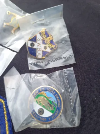 Lote Pins y Parche Bolos Años 90