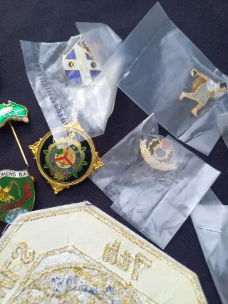 Lote Pins y Parche Bolos Años 90