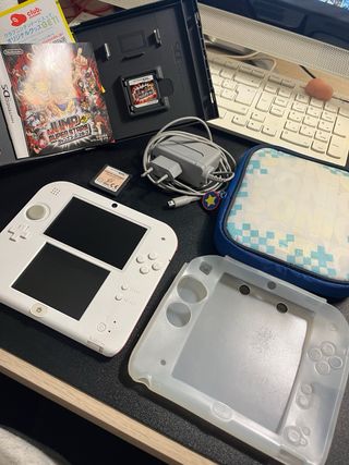 Nintendo 2DS con oltre 20 giochi + accessori