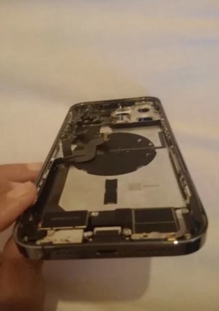 Tapa trasera con los bordes de iPhone 14 pro máx.