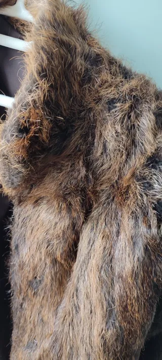 Abrigo de piel marrón