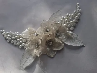 Tocado floral blanco boda, comunion, fiesta