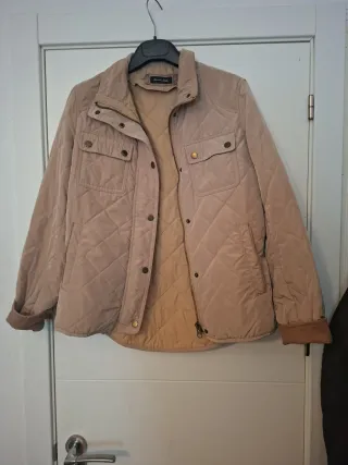 Chaqueta Massimo Dutti acolchada beige