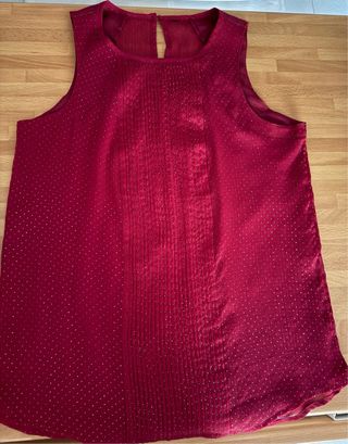 minifalda de Bershka y blusas de Stradivarius