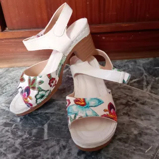 Sandalias de mujer con estampado floral