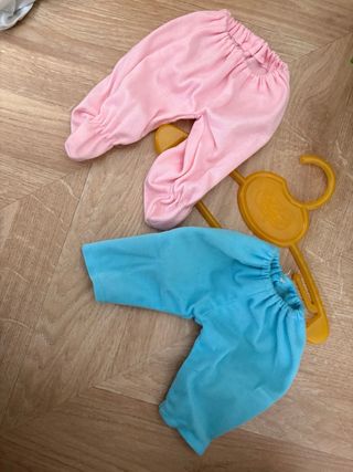 Armario de madera para ropa de muñecos