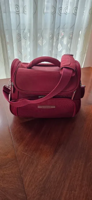 Neceser Roncato rígido rojo