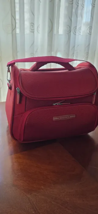 Neceser Roncato rígido rojo