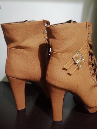 Botines de cordones marrones talla 37